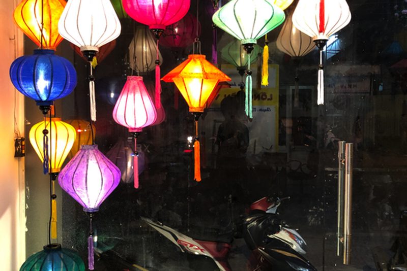 Đèn lồng Hội An trong không gian Chùa — LongDenViet xưởng Tân Phú TP.HCM