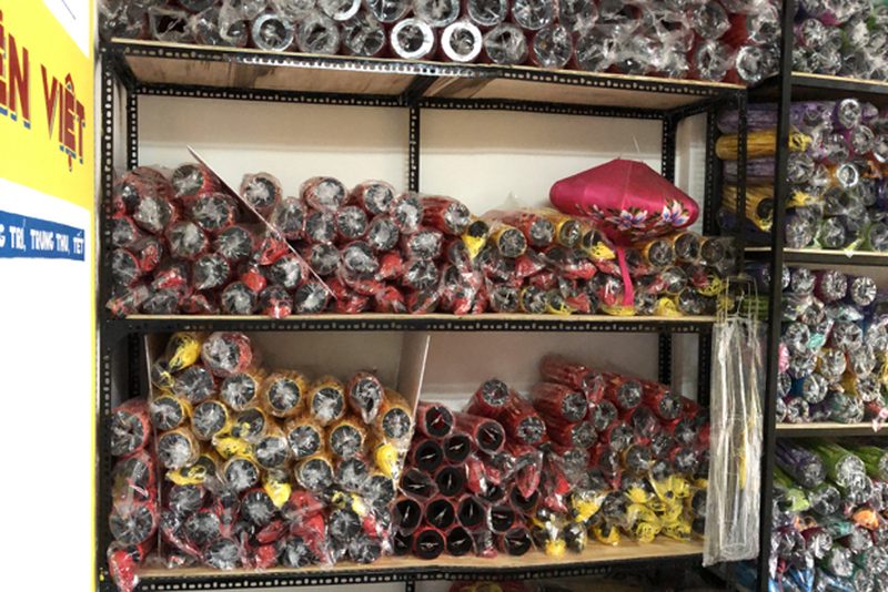 Đèn lồng Hội An trong không gian Chùa — LongDenViet xưởng Tân Phú TP.HCM