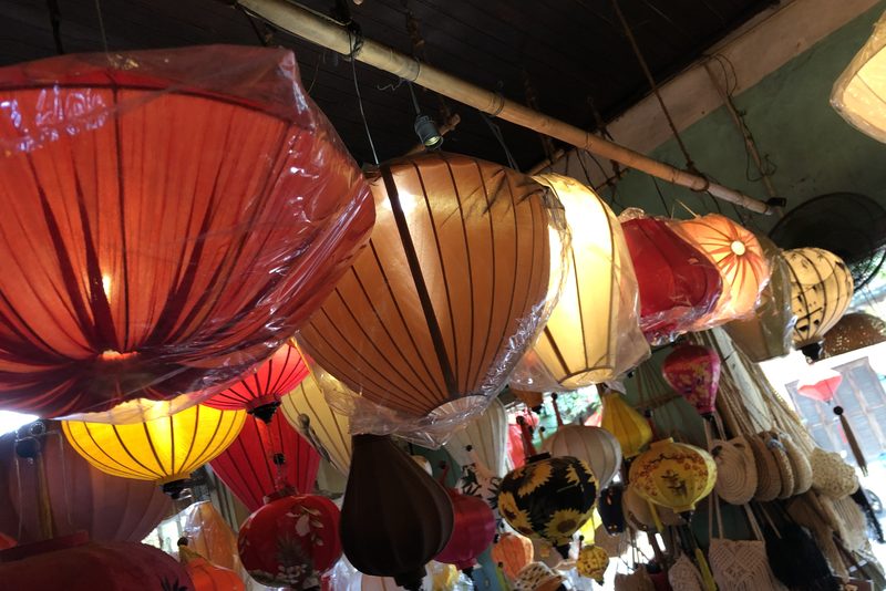 đèn lồng thủ công vs công nghiệp — LongDenViet xưởng Tân Phú TP.HCM