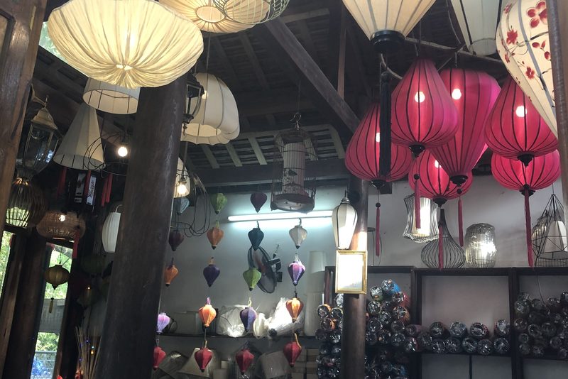 đèn lồng trang trí bệnh viện spa — LongDenViet xưởng Tân Phú TP.HCM