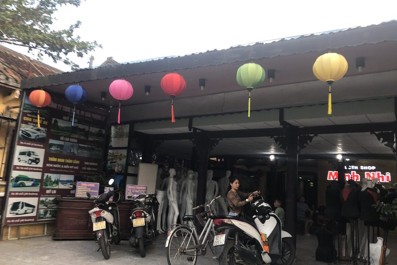 đèn lồng trang trí cầu thang — LongDenViet xưởng Tân Phú TP.HCM