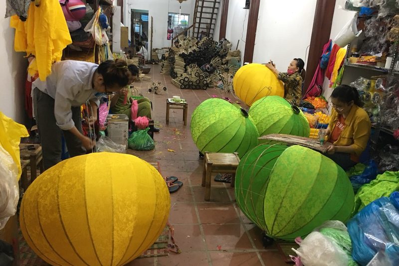 đèn lồng trang trí hồ bơi — LongDenViet xưởng Tân Phú TP.HCM