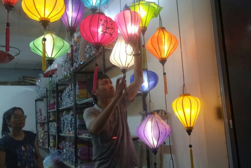 đèn lồng trang trí lễ 20/10 — LongDenViet xưởng Tân Phú TP.HCM