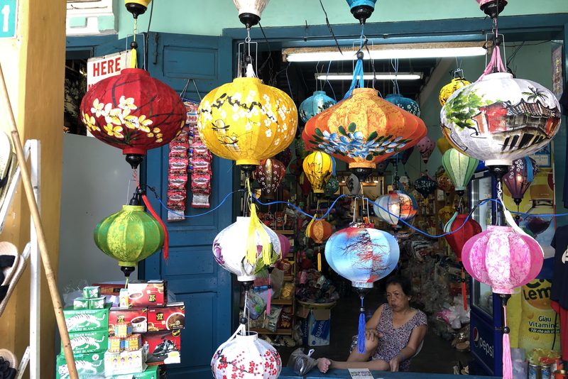 ĐÈN LỒNG TRANG TRÍ QUÁN CAFE