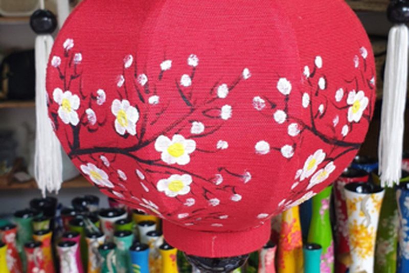 Đèn lồng treo cây khu biệt thự — LongDenViet xưởng Tân Phú TP.HCM