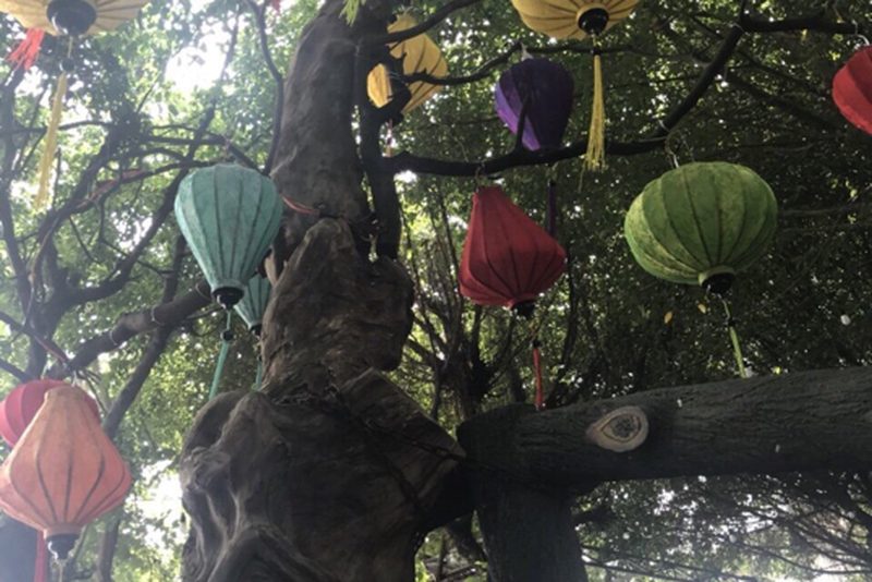 khoảng cách treo đèn lồng hợp lý — LongDenViet xưởng Tân Phú TP.HCM