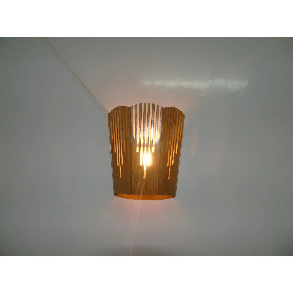 Đèn Áp Tường Gỗ Nâu Phễu Ngửa Khắc Sâu Đèn Áp Tường Gỗ Nâu Phễu Ngửa Khắc Sâu — đèn lồng gỗ Hội An | LongDenViet