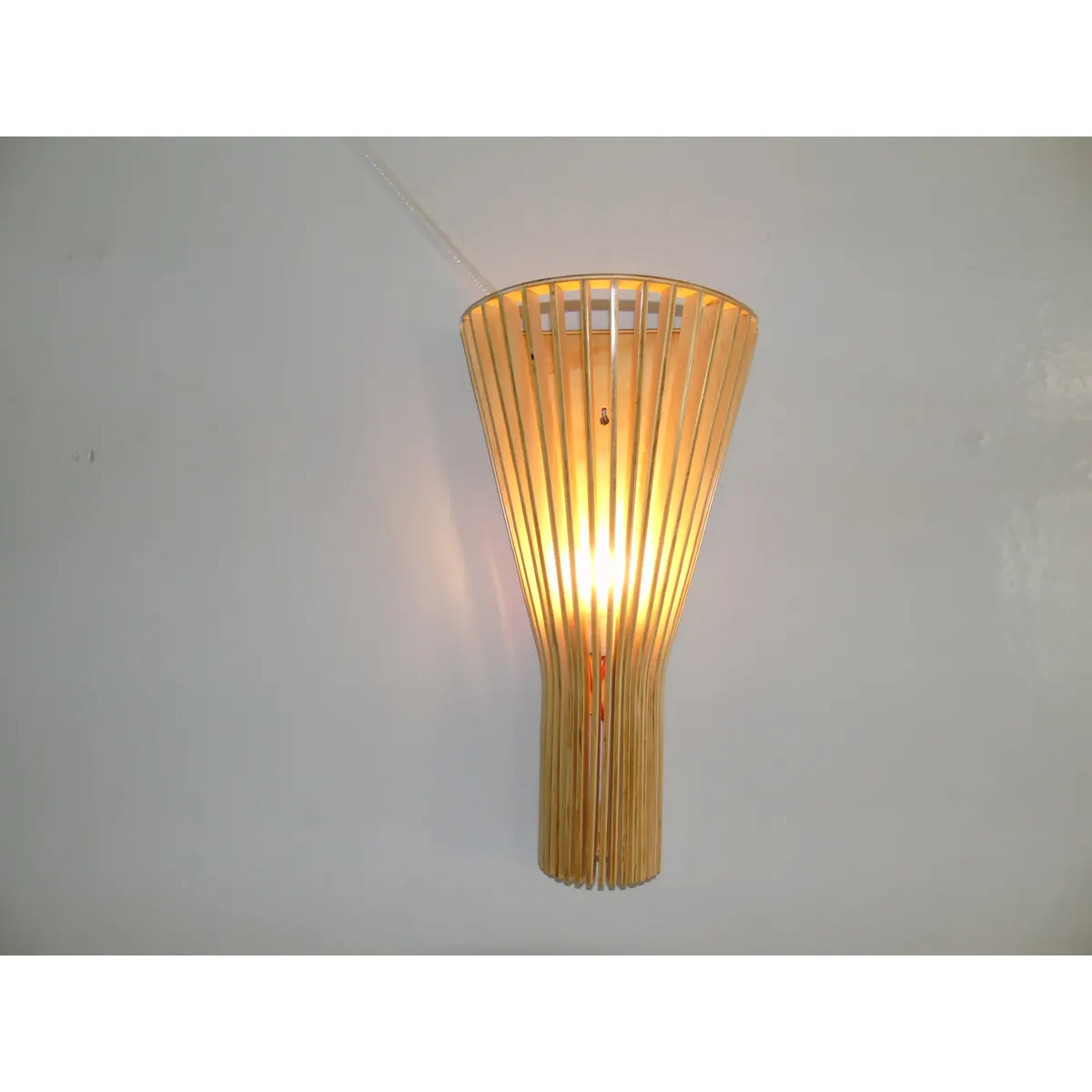 Đèn Áp Tường Gỗ Phễu Ngửa Sọc Dọc Đèn Áp Tường Gỗ Phễu Ngửa Sọc Dọc — đèn lồng gỗ Hội An | LongDenViet