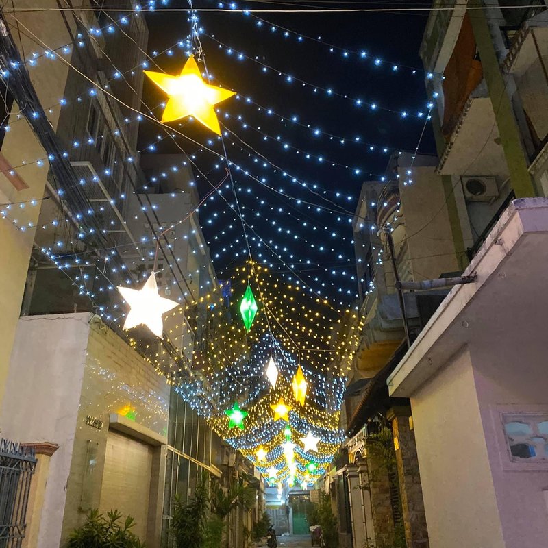 Đèn Lồng Nhựa Tròn Trang Trí Tiệc Cưới Ngoài Trời — đèn nhựa xuyên sáng Hội An | LongDenViet