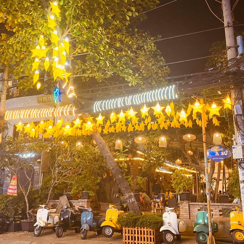 Đèn Lồng Nhựa Xuyên Sáng Trang Trí Sân… — góc nhìn thứ 2