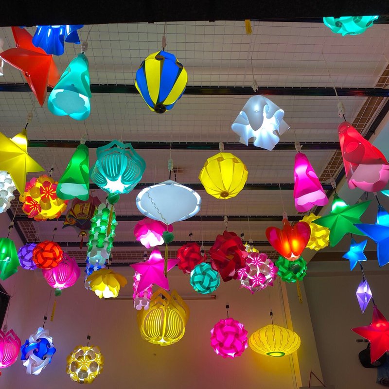 Đèn Lồng Nhựa Xuyên Sáng Trang Trí Sân K — góc nhìn thứ 2