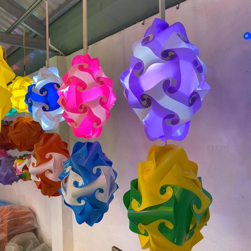 Đèn Lồng Nhựa Xuyên Sáng Trang Trí Sân V — góc nhìn thứ 2