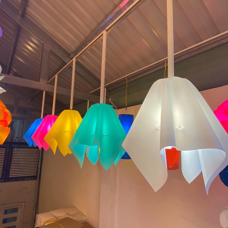 Lồng Đèn Nhựa Hội An Trang Trí Quán Cafe — góc nhìn thứ 2