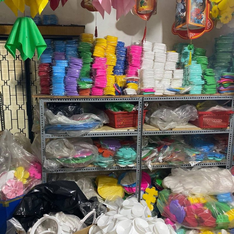 Lồng Đèn Nhựa Hội An Trang Trí Quán Cafe — góc nhìn thứ 2