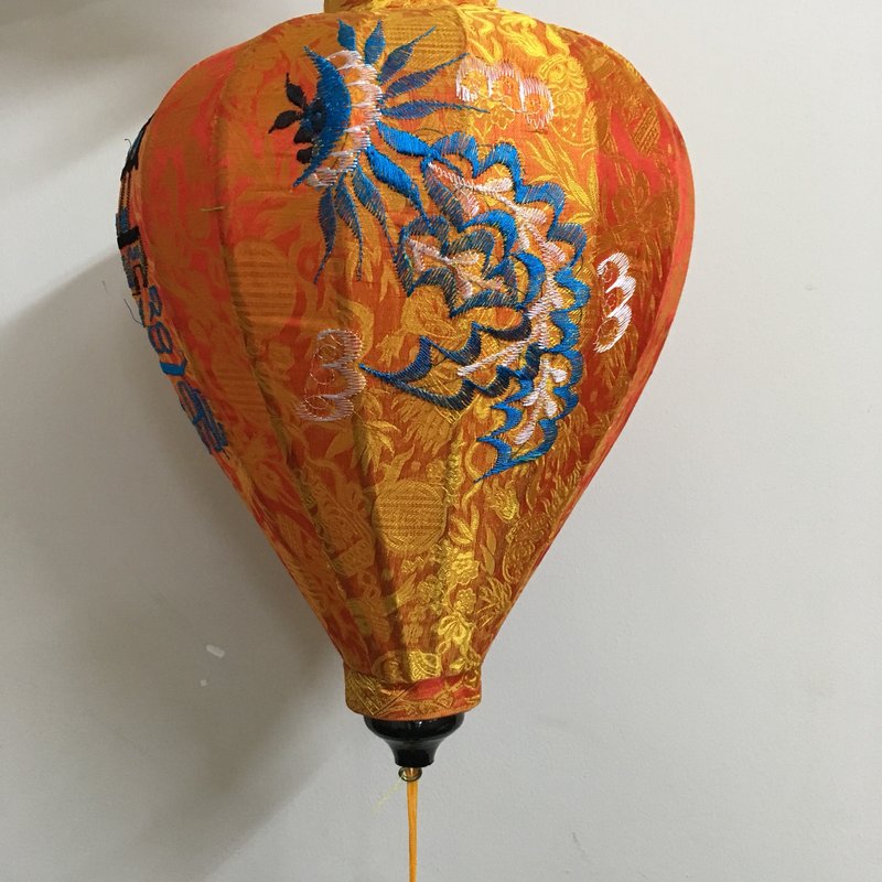 Đèn Lồng Vải Lụa Trang Trí Phòng Ngủ — góc nhìn thứ 2