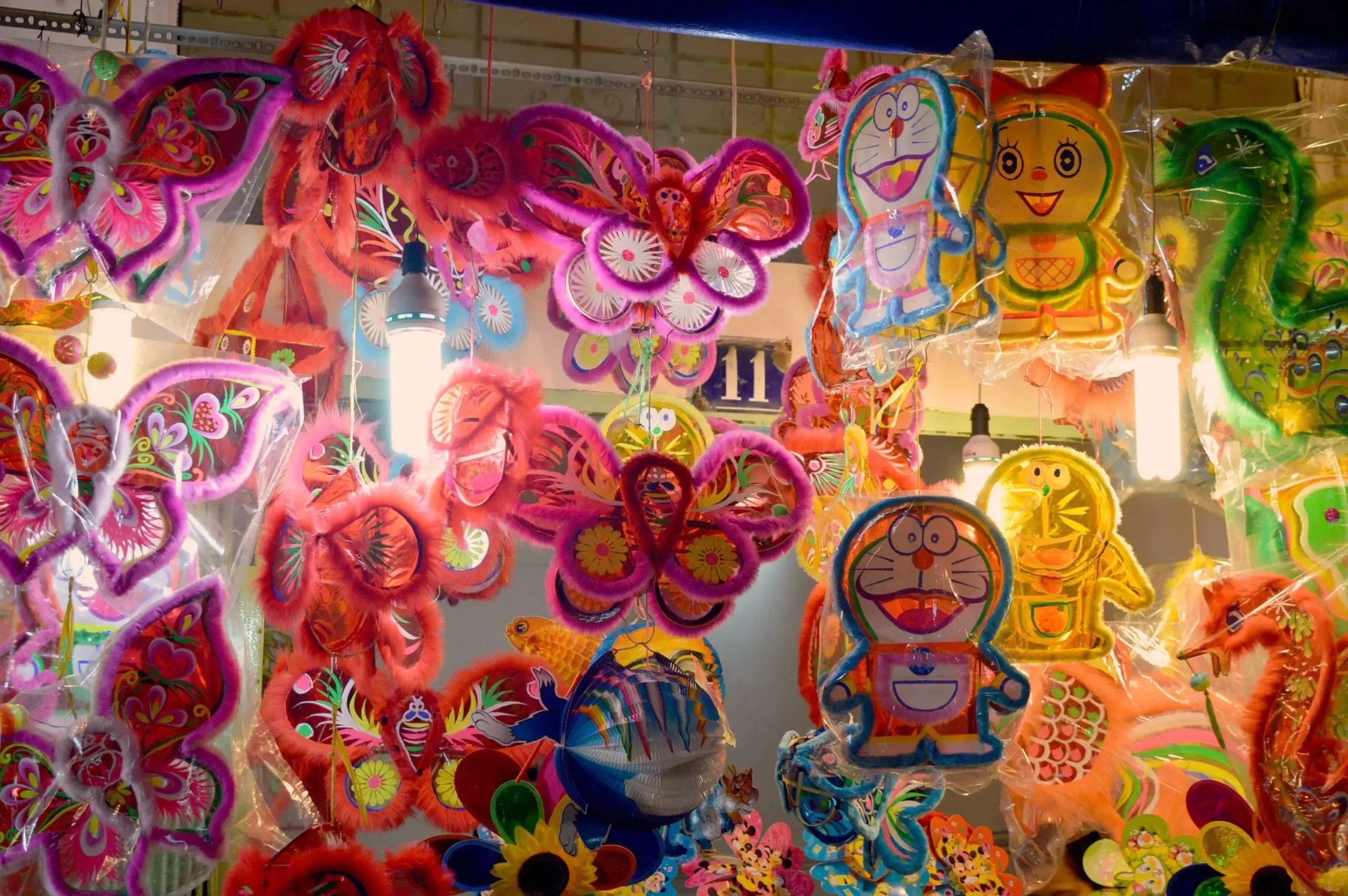 Lồng Đèn Giấy Kiếng Hình Thú — góc nhìn thứ 2